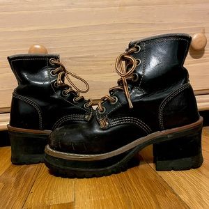 Vintage Sketchers Oil Resistant Boots (Size 5.5)